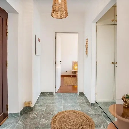 Charming Flat With Balcony - By Hostwise Апартаменты