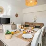 Charming Flat With Balcony - By Hostwise *