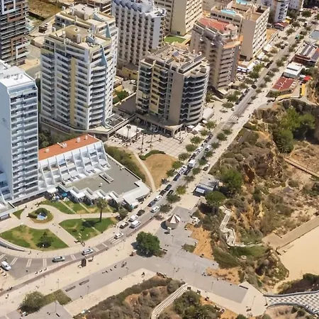 Charming Flat With Balcony - By Hostwise *